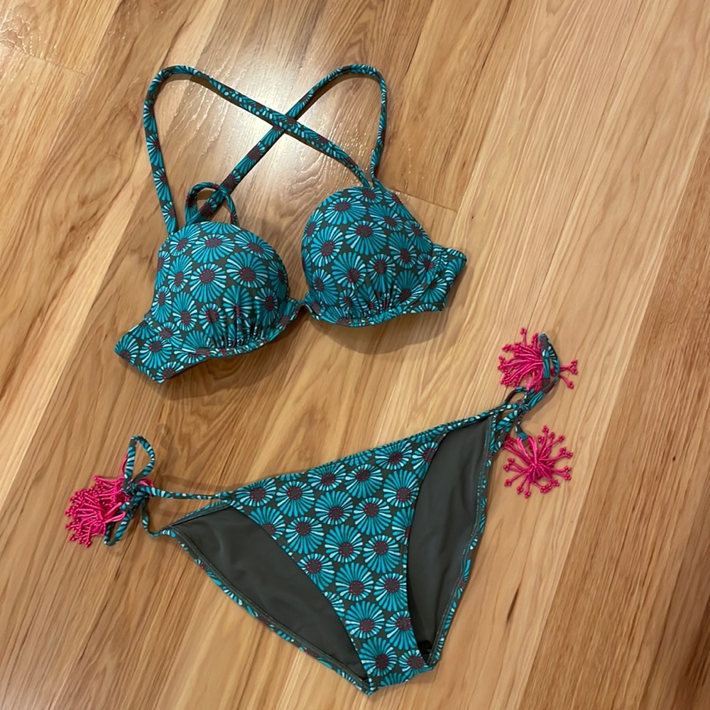 Aire floral bikini 36B top M bottom